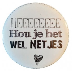 Magneet 75mm met tekst ''Heeeeeee Hou je het wel netjes''.