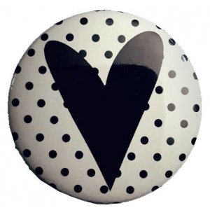 Button 56 mm met afbeelding ''hartje''.