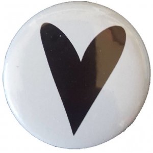 Button 56 mm met afbeelding ''hartje''.