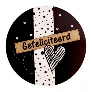 Sticker 4 cm met tekst ''gefeliciteerd''.