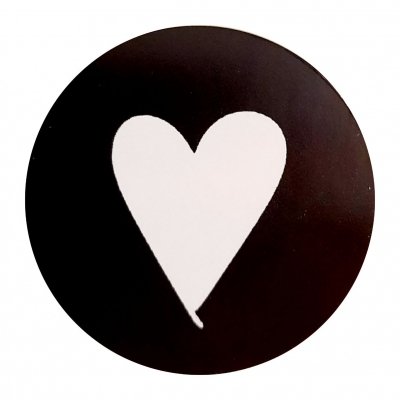 Sticker 4 cm zwart met wit hart.